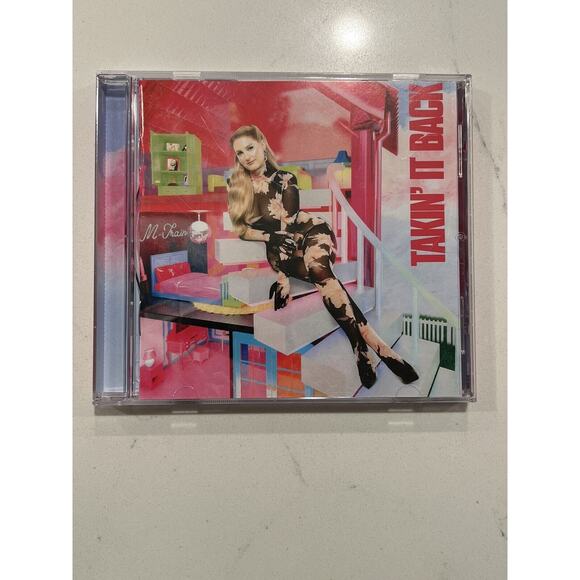 Meghan Trainor SIGNED Takin‘ It Back CD & signed autograph Polaroid #4 ✍️ - Picture 4 of 7